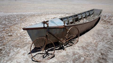 Lago Poopó seco en Bolivia