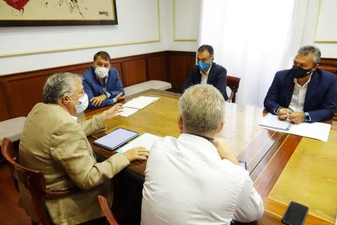 Reunión del Ayuntamiento de Santa Cruz con la Autoridad Portuaria / CanariasNoticias.es