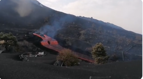 Nueva boca de lava del volcán de La Palma