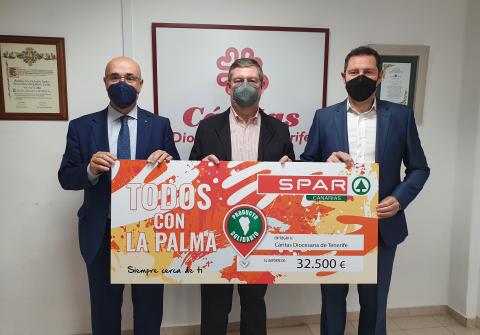 Spar Canarias entrega una donación solidaria para los afectados por el volcán de La Palma / CanariasNoticias.es