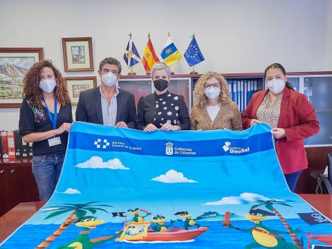 Fundación DinoSol dona mantas infantiles para los hospitales públicos de Canarias