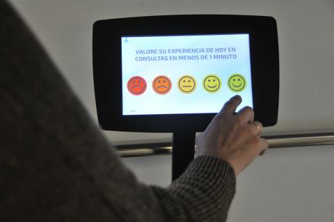 Dispositivos táctiles de encuestas en el Hospital de Gran Canaria Dr. Negrín / CanariasNoticias.es