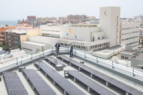 Placas de energía fotovoltaica en el Cabildo de Gran Canaria / CanariasNoticias.es