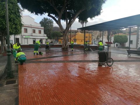 Limpieza de choque en el pueblo de Jinámar (Telde) / CanariasNoticias.es