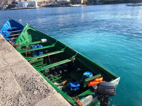 Patera en el muelle de Arguineguín/ canariasnoticias.es