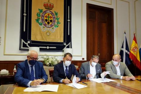 Firma del convenio de cobertura del carnaval de Santa Cruz con RTVE y RTVC / CanariasNoticias.es