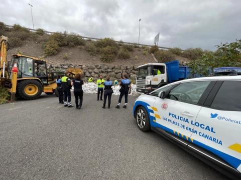 La Policía Local de Las Palmas de Gran Canaria solicita la colaboración ciudadana para combatir los vertidos de escombros