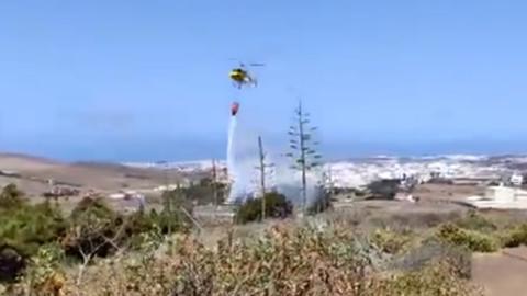 Incendio entre Las Mesas y Los Giles en Las Palmas de Gran Canaria