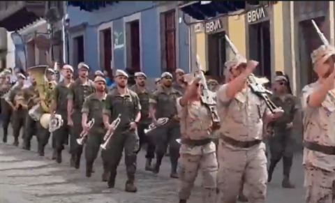 El ejército desfila en Teror/ canariasnoticias.es