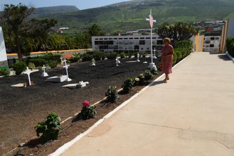 Pilar Mendoza en el cementerio de San Isidro en Gáldar / CanariasNoticias.es 