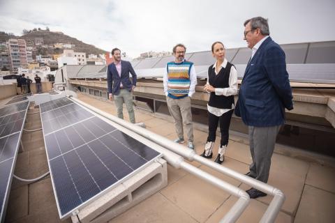 Paneles fotovoltaicos en el Teatro Cuyás / CanariasNoticias.es