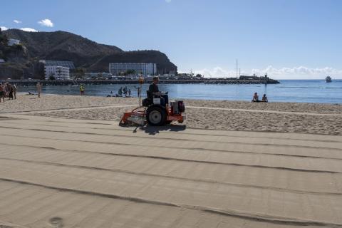 Máquina para la limpieza y desinfección de playas de Mogán / CanariasNoticias.es