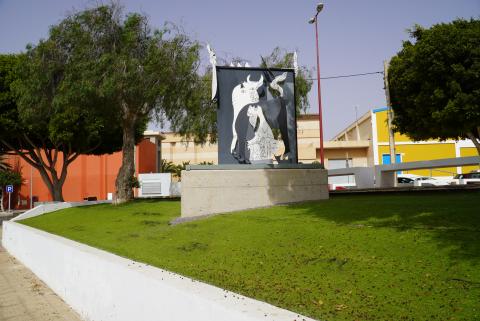 Escultura ‘Homenaje a Picasso’ de Toño Patallo en Puerto del Rosario / CanariasNoticias.es 
