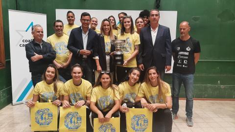 CC de Gran Canaria con jugadoras del CV Hidramar Gran Canaria