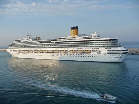 Barco de Costa Cruceros