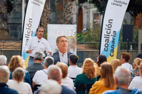 Francis Candil con los vecinos del Cono Sur / CanariasNoticias.es 