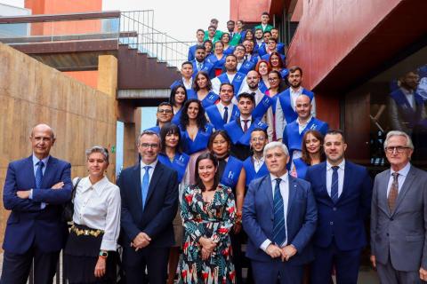 Alumnos graduados de HECANSA / CanariasNoticias.es 