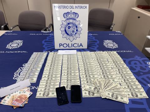 Billetes falsos incautados por la policía 