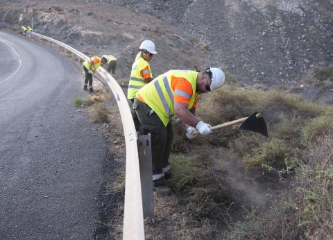 Limpieza de carreteras en La Gomera / CanariasNoticias.es 