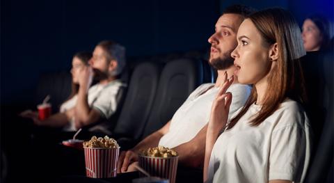 Pareja en un cine