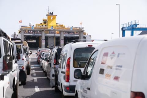 Vehículos en el Puerto de San Sebastián / CanariasNoticias.es 