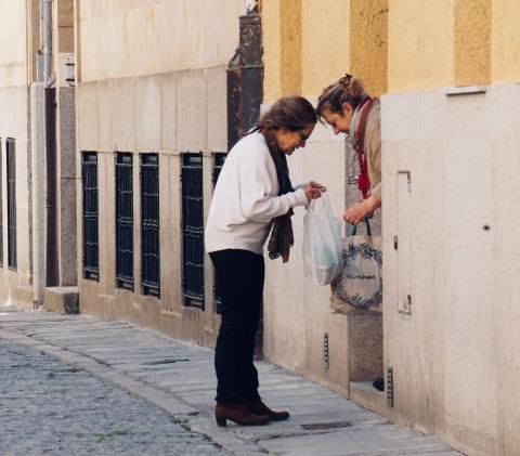 Dos mujeres en la calle