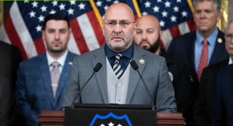 Congresista republicano, Clay Higgins, durante una rueda de prensa, el 15 de mayo de 2024/ canariasnoticias.es