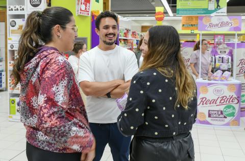 Carlos Ríos visita HiperDino / CanariasNoticias.es 