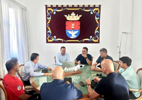 Reunión para ceder instalaciones a la Policía Canaria