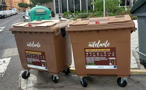 Contenedores marrones 